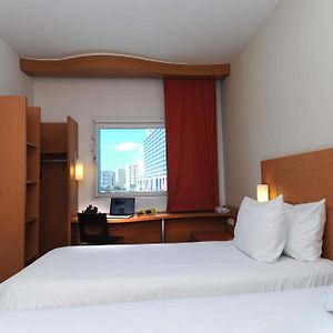 Habitación Estándar con 2 Camas Individuales